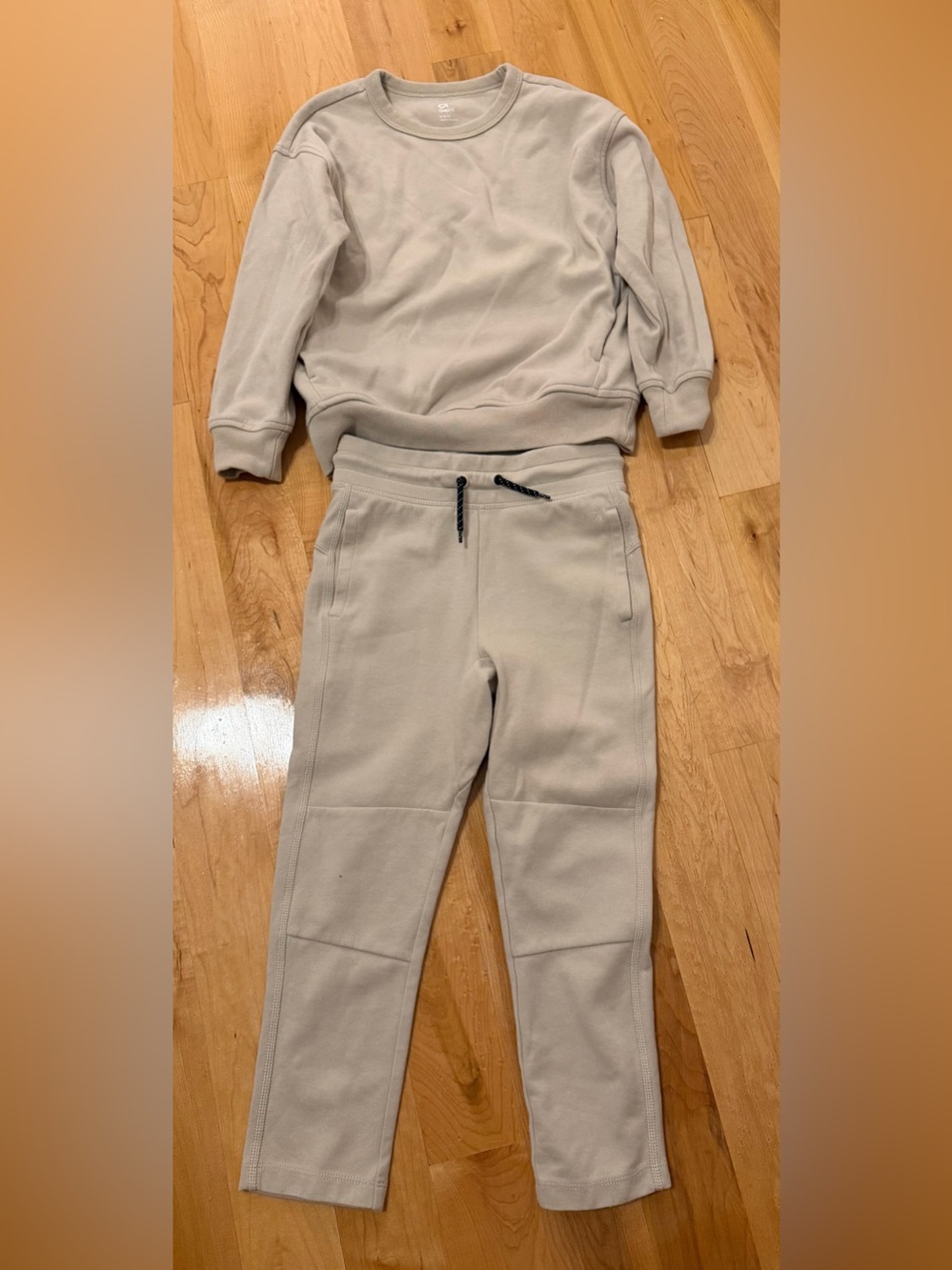 Gap Sweatshirt Pant Set (Kids size 6-7) NWOT